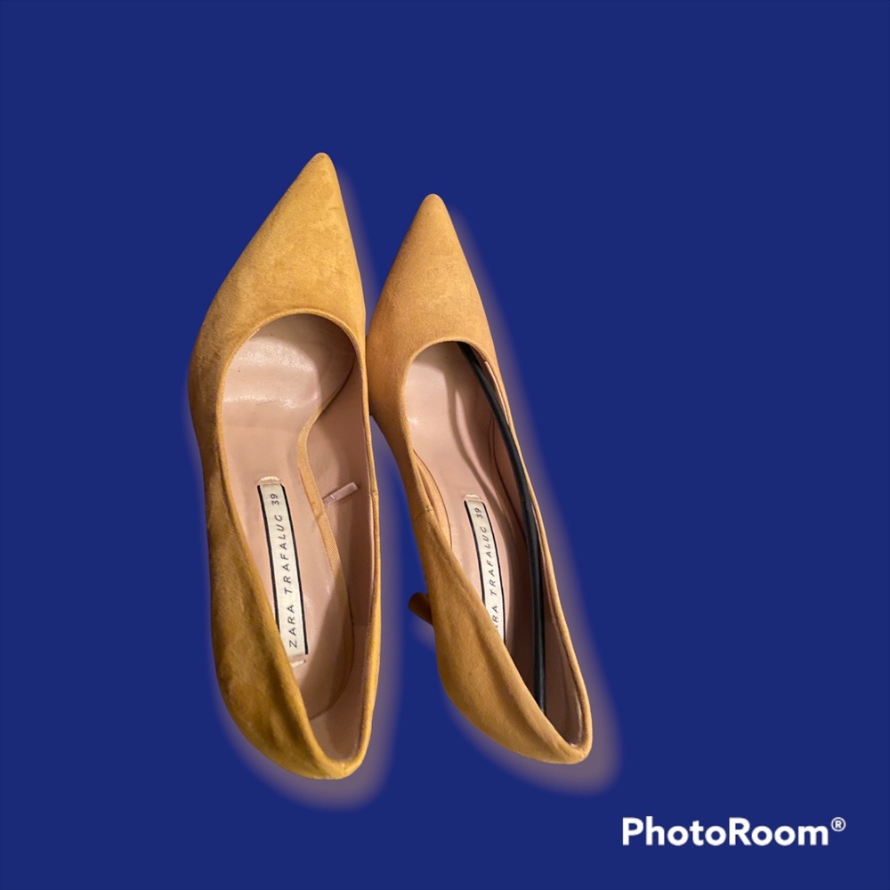Zara Mustard Yellow Faux Suede Pumps Heel